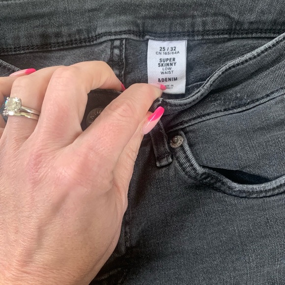 H&M Super Skinny Low Waist Jeans - Picture 3 of 3